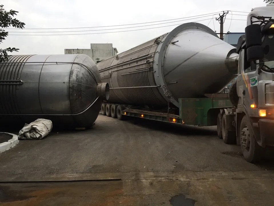 Xe đầu kéo siêu trường siêu trọng vận chuyển bồn chứa nặng 400 tấn
