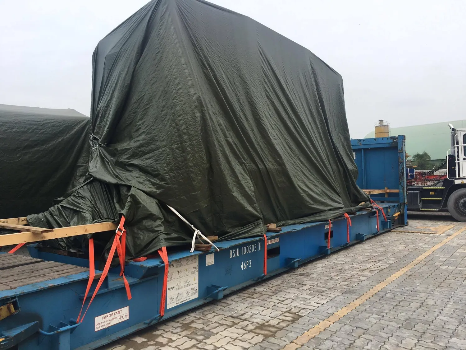 Dịch vụ vận chuyển container flat rack quá khổ quá tải từ các cảng Hồ Chí Minh đi toàn quốc