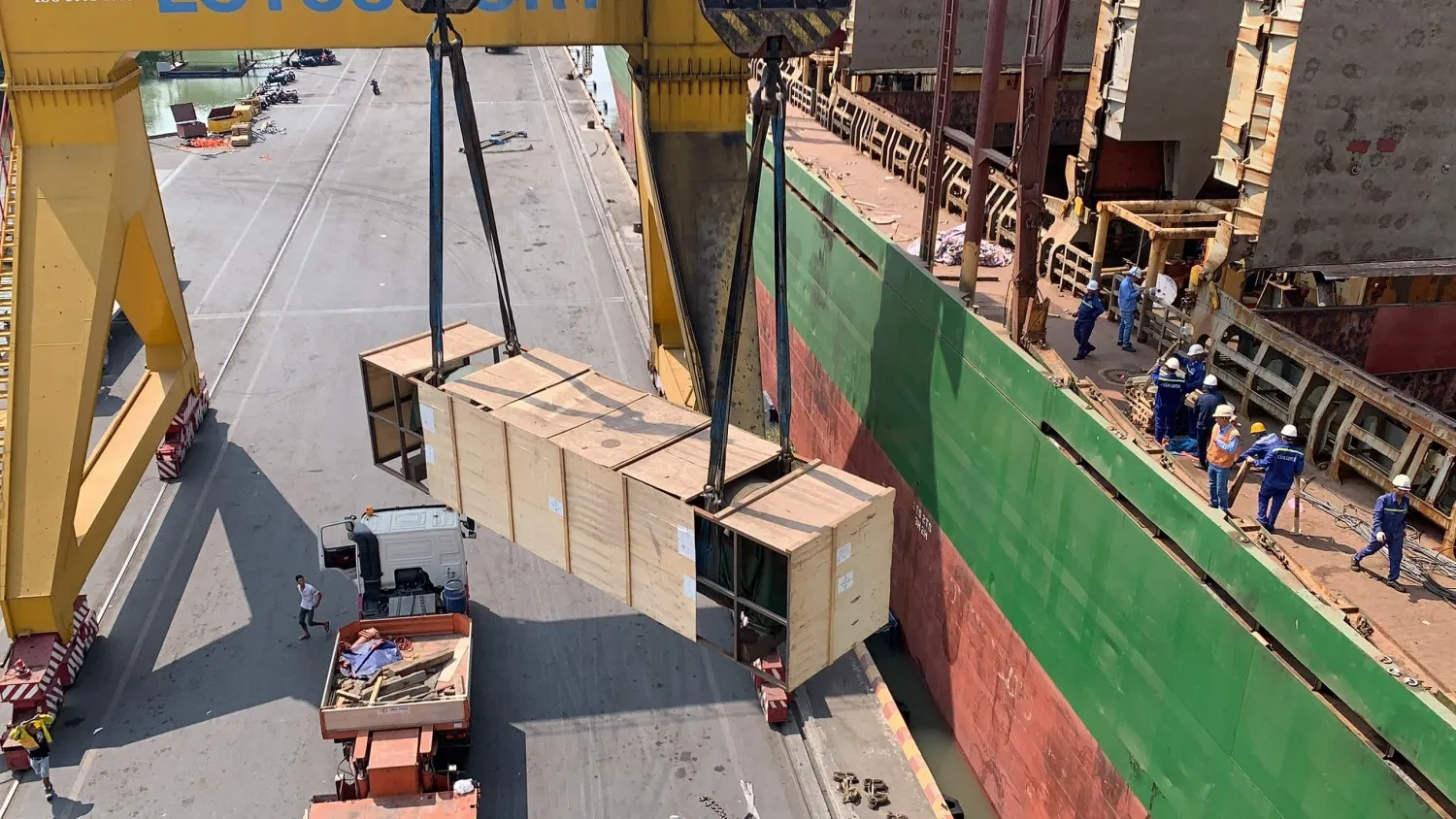 Vận tải thiết bị siêu trường siêu trọng về nhà máy giấy Thuận An