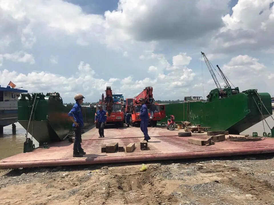 Vận chuyển hàng hóa đường thủy nội địa bằng sà lan và tàu