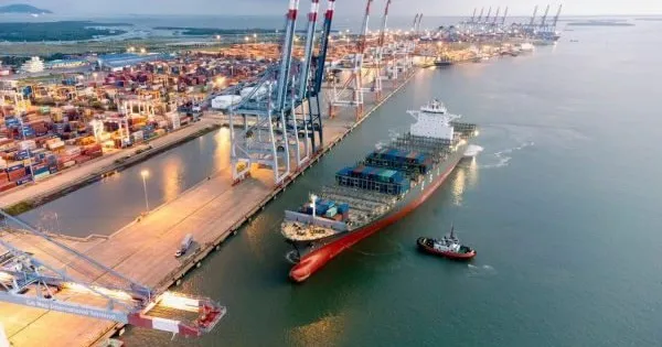 Siêu cảng Cái Mép - Thị Vải có 22 tuyến dịch vụ tàu mẹ đi thẳng Mỹ, châu Âu, chỉ xếp sau một quốc gia trong khu vực Đông Nam Á