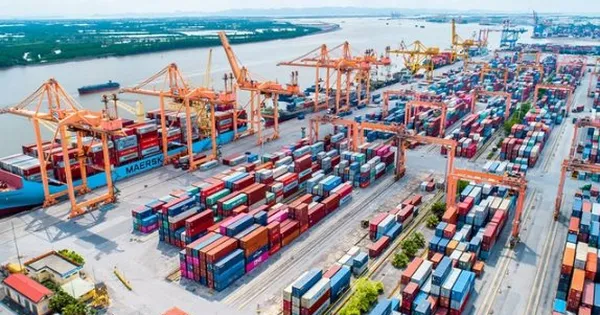 Bắt tay với loạt đối tác khủng, cổ phiếu "gã khổng lồ" ngành logistics tăng dựng đứng, vốn hóa cán mốc 2 tỷ USD